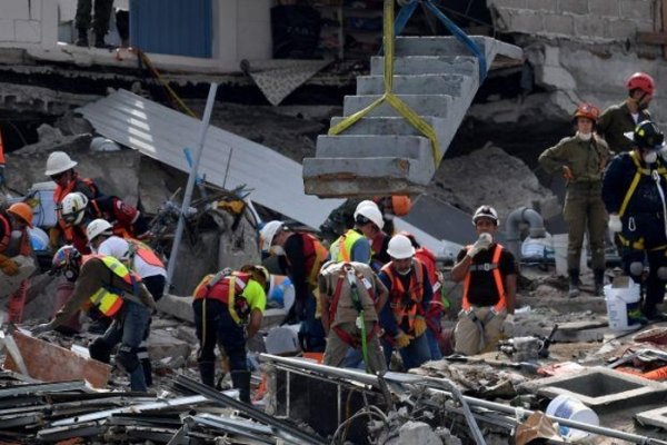 Asciende a 318 la cantidad de muertos por el terremoto en México