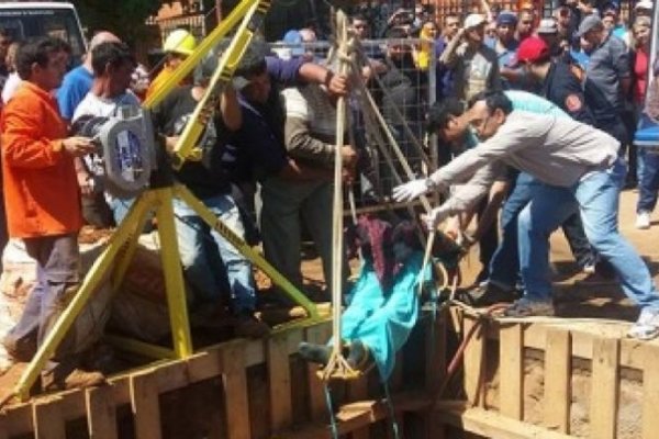 Obrero cayó en un pozo de ocho metros de profundidad