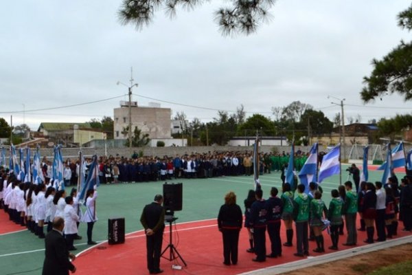 Inauguración de dos canchas deportivas en el CEF Nº 22 de Libres