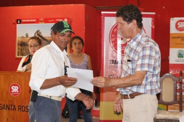 Emergencia Agropecuaria: entregan subsidios a productores afectados