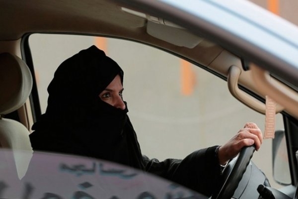 A las mujeres saudíes se les permitirá manejar automóviles