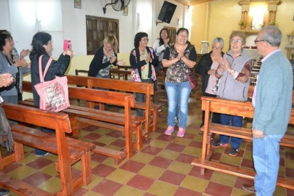 Entregaron bancos a capilla Virgen de Itatí Doña Panchita