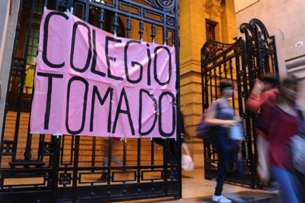 Denuncian que hubo un caso de abuso sexual durante la toma de colegios