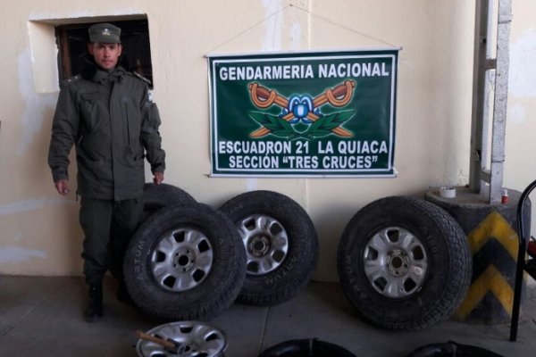 Incautaron 50 kilos de cocaína ocultos en los neumáticos de una camioneta