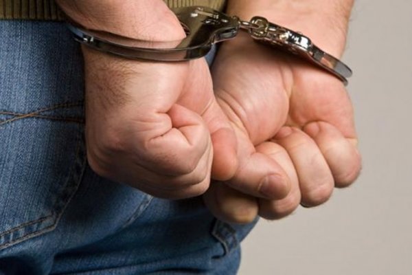 Quiso robar con una tumbera y lo detuvieron