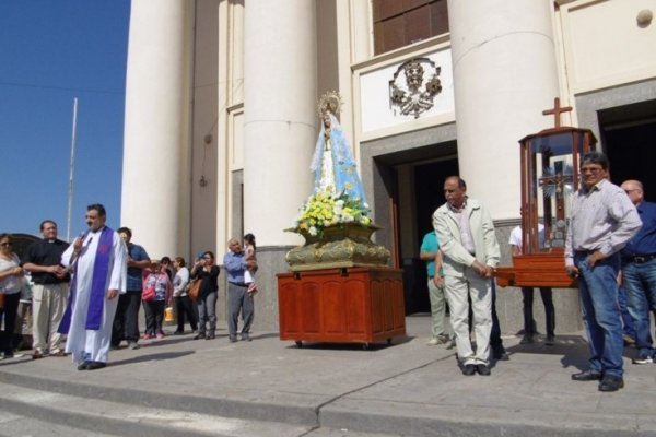 Peregrinos de Empedrado con Nuestro Señor Hallado en Itatí