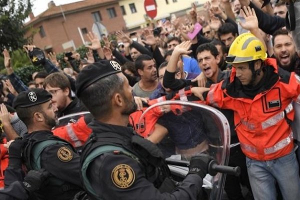 Referéndum en Cataluña: el Gobierno local denuncia 337 heridos en choques con la policía