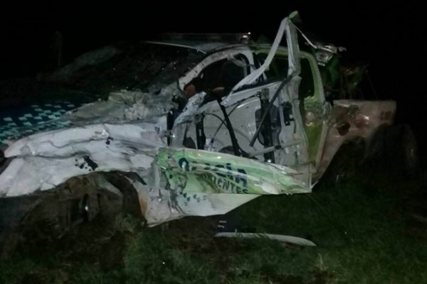 Tremendo choque frontal entre una patrulla policial y un camión cerca de Empedrado