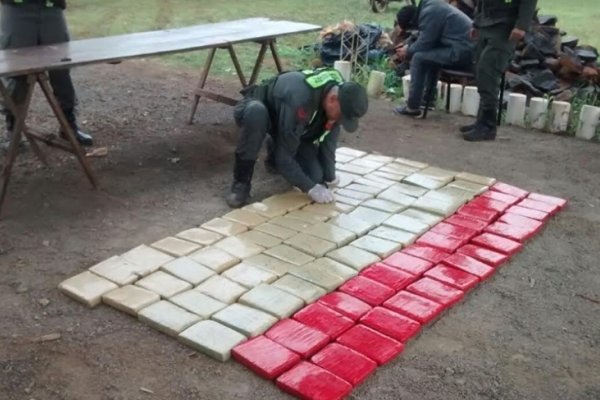 Incautan 85 kilos de marihuana abandonas en un automóvil