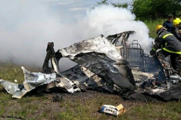 Automovilista quiso adelantarse y chocó de frente contra un camión
