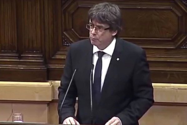 El presidente de Cataluña suspendió la declaración de independencia para abrir un proceso de diálogo