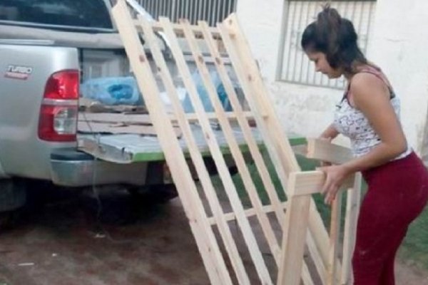 Provincia asistió a una familia que perdió todo en un incendio