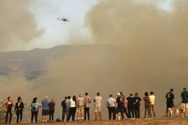 Crecen los incendios en California y ya hay 15 muertos