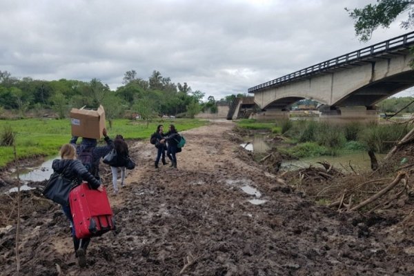Puente roto: La bajante del arroyo Guazú complica el cruce de lanchas