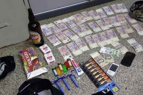 Quedaron detenidos luego de sustraer dinero y mercadería