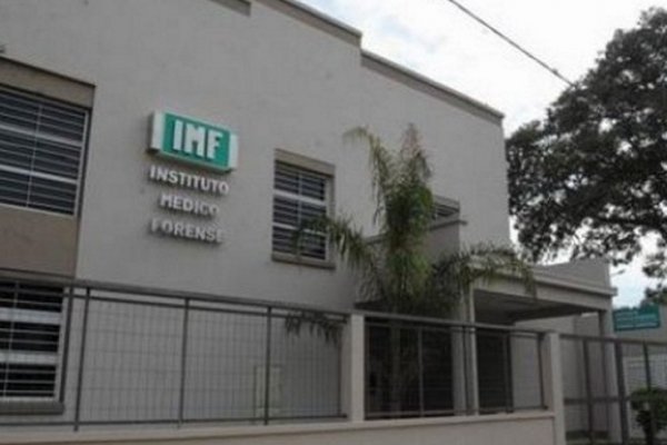 Buscan a familiares de un hombre que falleció en la vía pública