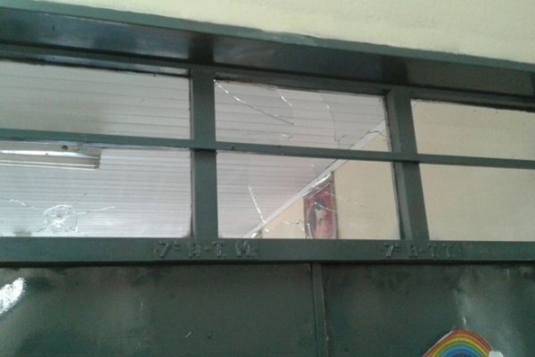 Vándalos atacaron la Escuela N° 275 del barrio Laguna Seca