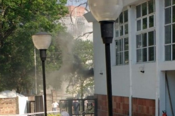 Corrientes: Principio de incendio en tablero eléctrico causó pánico en la Facultad de Veterinaria