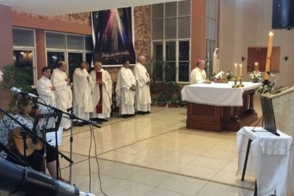 Robo a una iglesia: Los ladrones se llevaron la alcancía y santos