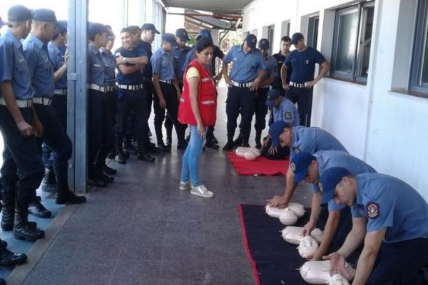 Capacitación a cadetes y futuros oficiales de la Policía de Corrientes
