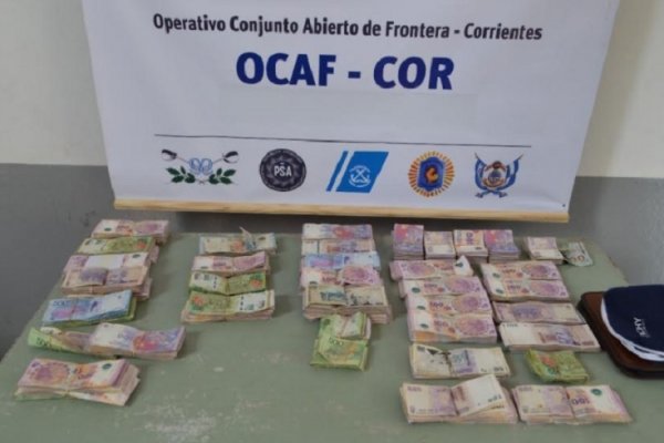 Incautan pesos argentinos y dólares