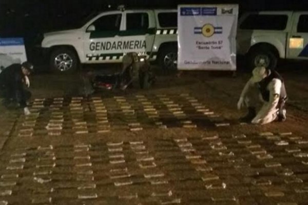 Corrientes: Incautan marihuana ocultos en el doble fondo de un automóvil