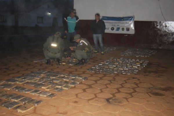 Incautaron 177 kilos de marihuana ocultos en un camión
