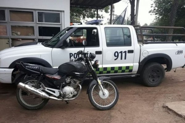 Delincuentes robaron una moto y escondieron en el cementerio