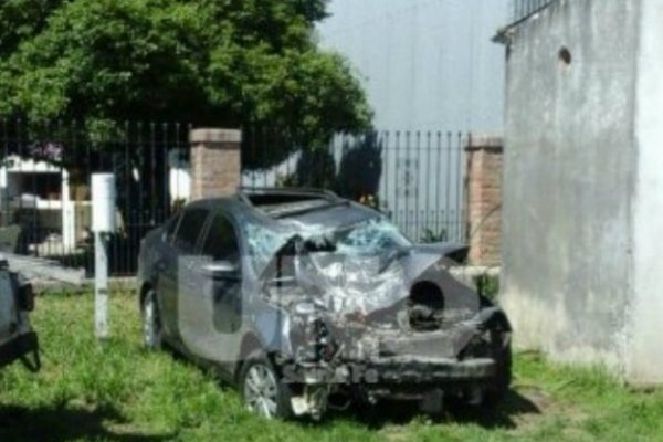 Pareja de correntinos chocaron su auto contra una moto en ruta 11: dos menores murieron