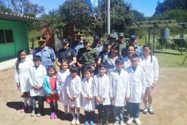 La Policía Rural de Alvear asumió el padrinazgo de la Escuela N° 185