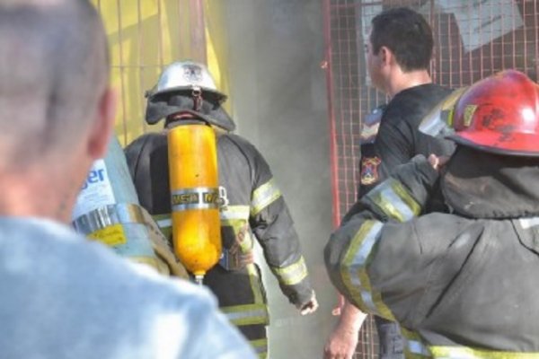 Voraz incendio consumió una vivienda