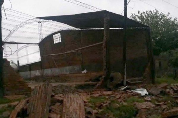 Mocoretá: Temporal con granizo provocó voladuras de techo