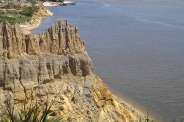 Lavalle: Pescador terminó en terapia intensiva al caer de una barranca que se desmoronó