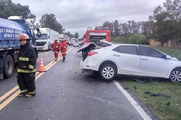 Empedrado: cuatro personas fallecieron luego de un violento choque frontal entre dos autos