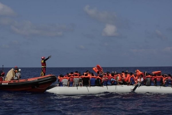 Tres muertos y seis desaparecidos en tres naufragios en Grecia