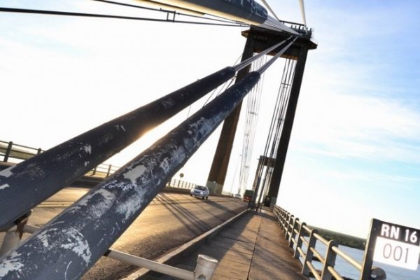 Sargento de la Policía salvó a un joven que intentó arrojarse del Puente General Belgrano