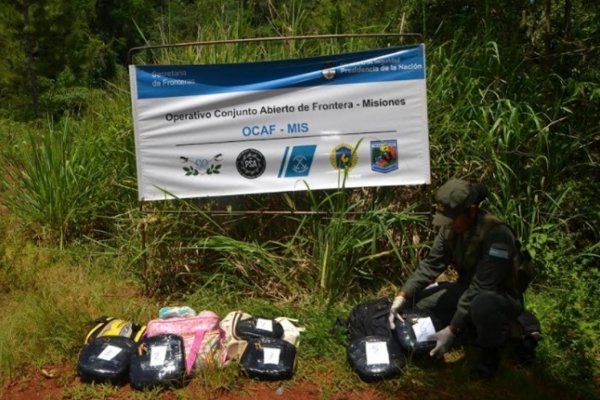 Detienen a una pareja que trasladaba 25 kilos de marihuana