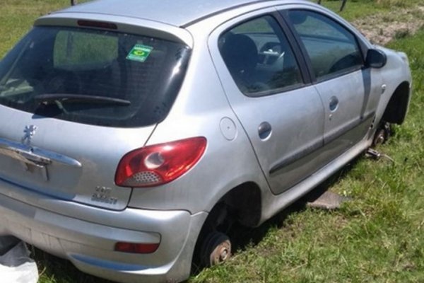 Cerca de Perugorría: Recuperaron el auto robado a un matrimonio