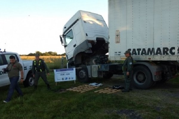 Detienen a dos camioneros con 21 kilos de marihuana