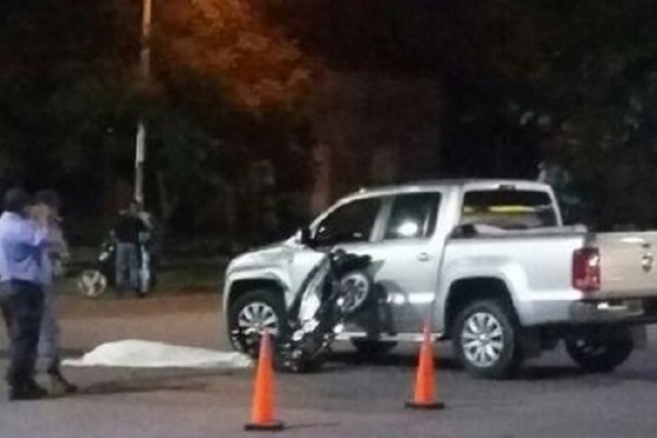 Resistencia: Motociclista murió al chocar contra una camioneta