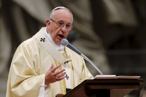 El Papa pidió a los conductores evitar que las carreteras sean pistas de Fórmula 1
