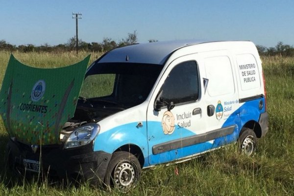 Una camioneta oficial del Ministerio de Salud despistó en Felipe Yofre