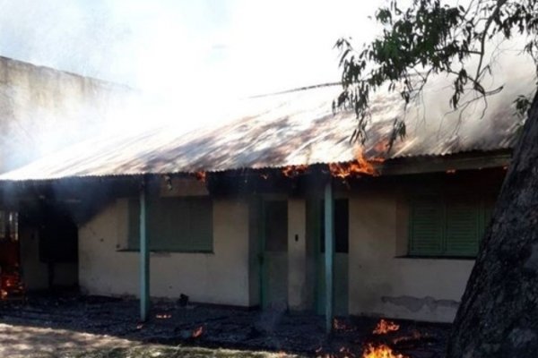 Un incendio se desató en una escuela rural en la zona de Lavalle: No hay lesionados