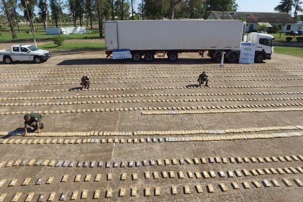 Paso de los Libres: incautaron más de 5 toneladas de marihuana escondidas en un camión