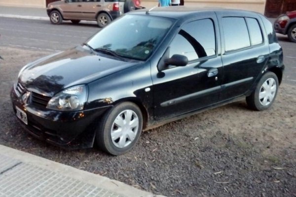 Hallaron auto robado que iban a usarlo para traficar marihuana