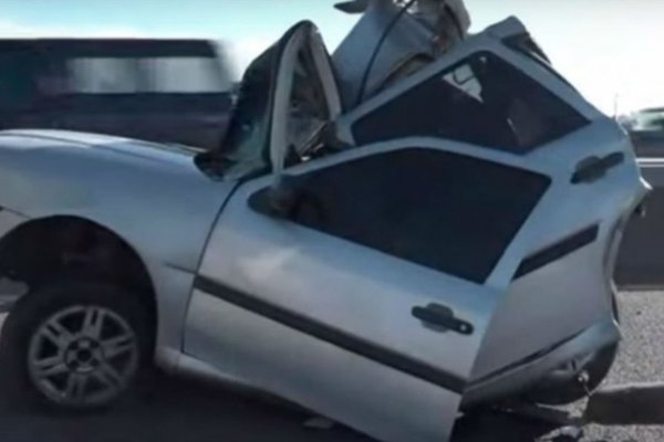 Milagro en la Autopista Buenos Aires-La Plata: Un micro chocó a un auto con desperfecto