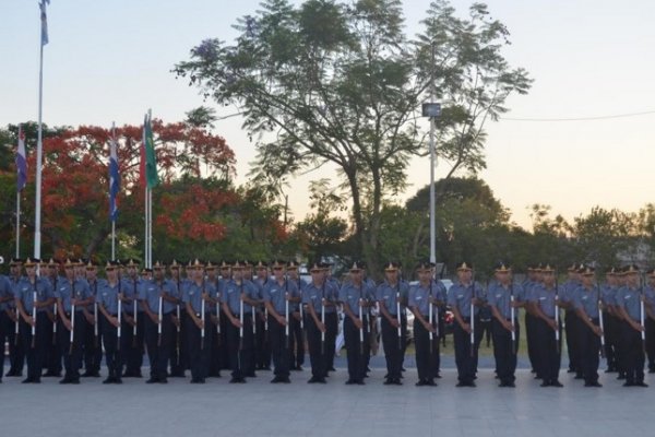 Cadetes juraron Fidelidad a la Bandera en la Escuela de Policía