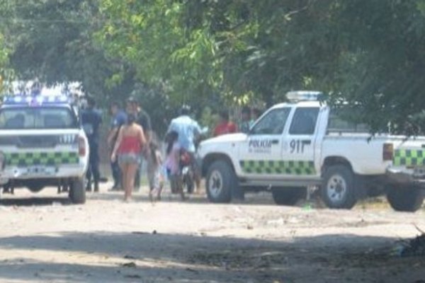 Volvió con su madre el niño que fue abandonado en un inquilinato