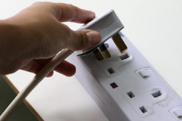 Corrientes: Joven de 19 años manipulaba un alargue, recibió una descarga eléctrica y murió