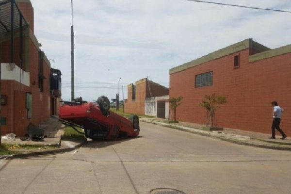 Dos camionetas protagonizaron un accidente en el barrio Las Tejas
